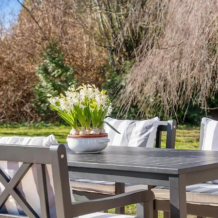 Awesome In With 2 Bedrooms And Wifi Casa vacanze *
